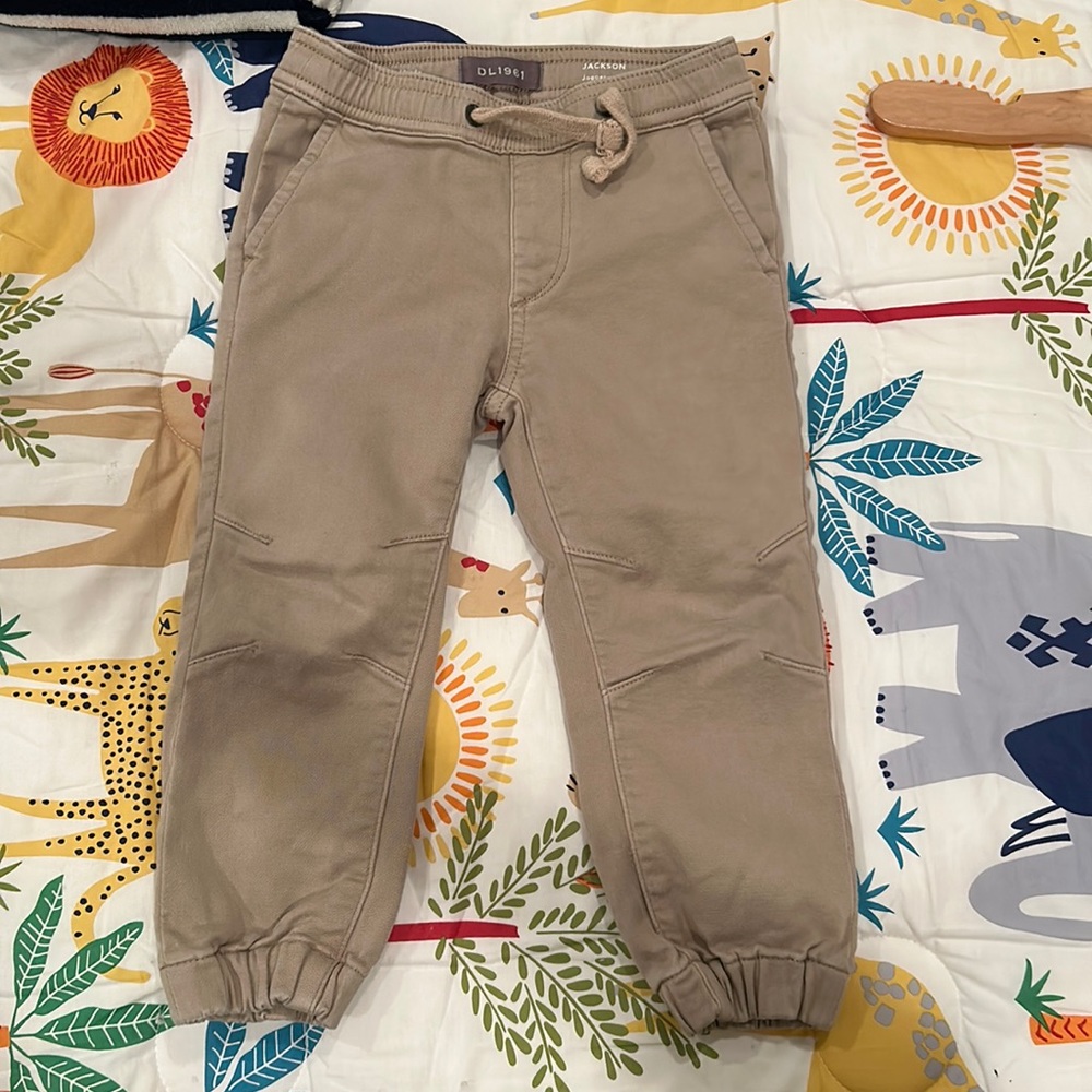 DL1961 size 3 jogger.